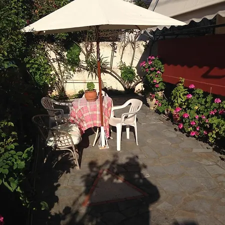 Edipsos Apartment *