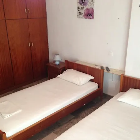 Edipsos Apartment